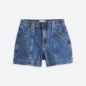 STUDIO BLUE
Clover High Rise Flared Short